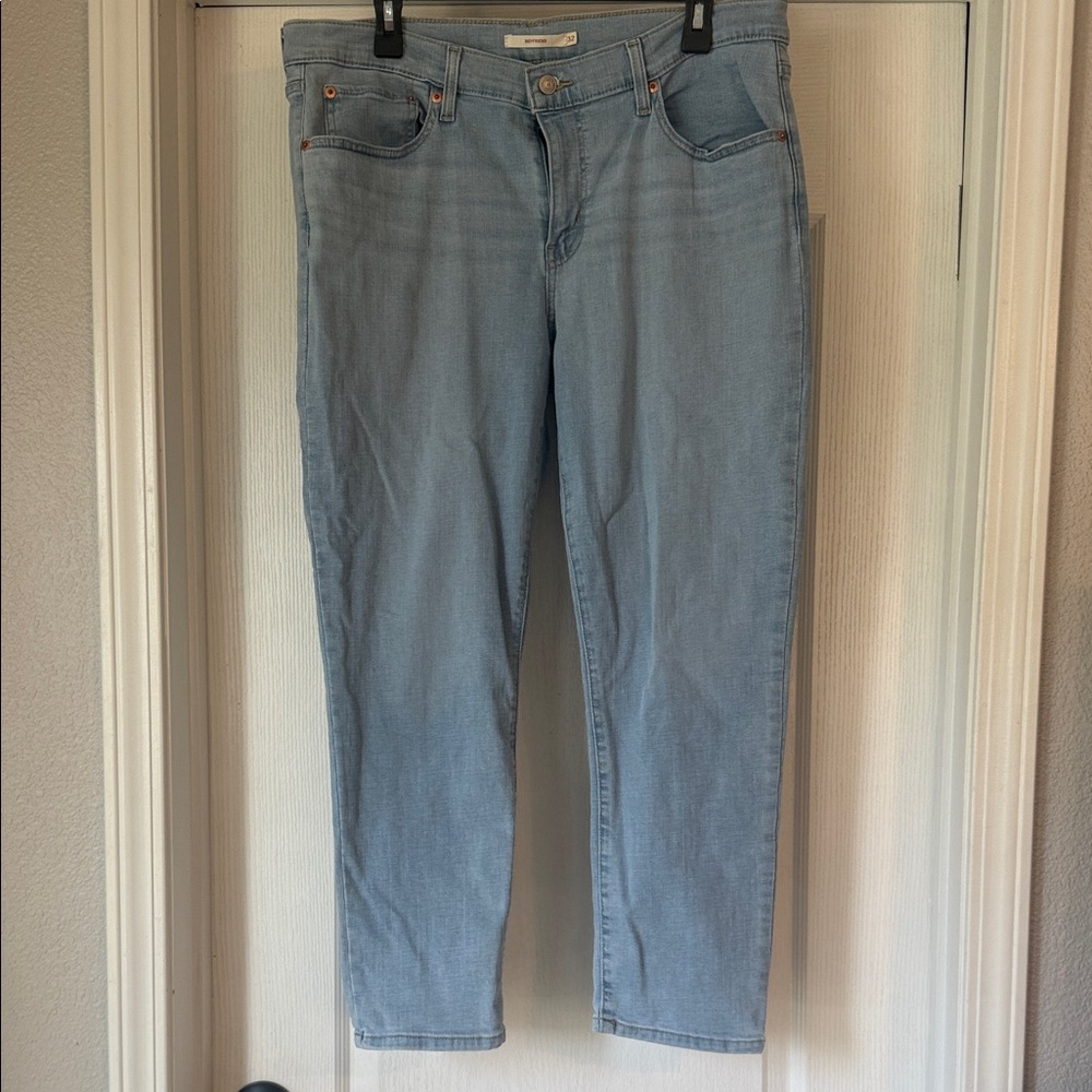 Levi's Women's Light Blue Straight Leg Jeans